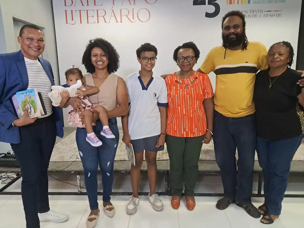 Escritora Josilene Neres lança livro antirracista