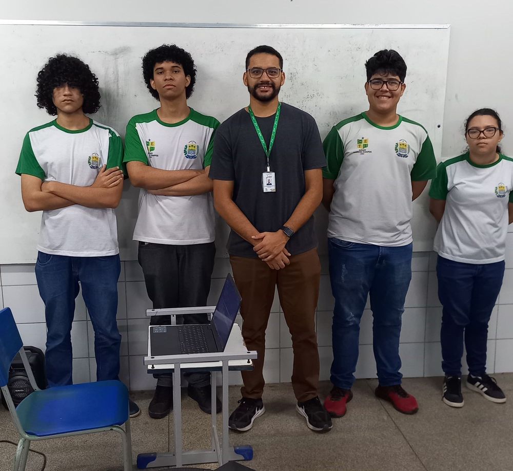 Estudantes do CETI Moaci Madeira Campos, em Teresina, criam tecnologia inovadora para prevenir acidentes no trânsito