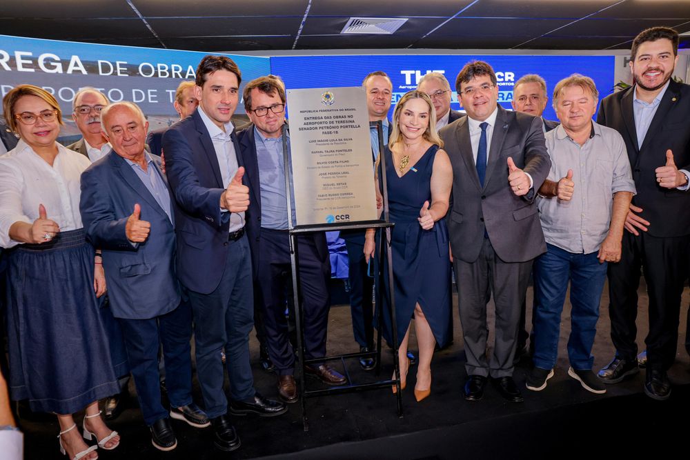 ​O governador Rafael Fonteles e o ministro Silvio Costa na solenidade de inauguração da modernização do Aeroporto