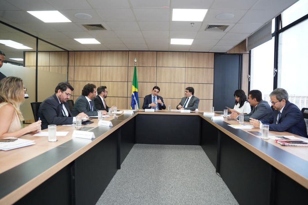 Governador Rafael Fonteles em reunião com o ministro dos Portos e Aeroportos, Silvio Costa Filho