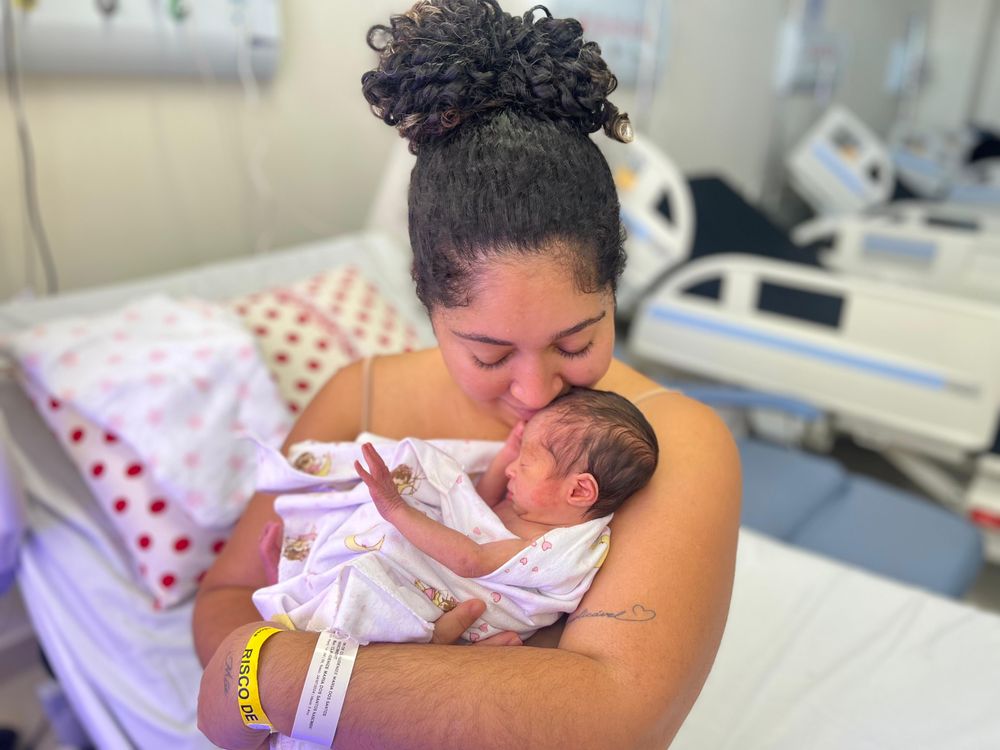 paciente Claudenize Maria, da cidade de PIO IX, deu à luz a pequena Safira dos Santos