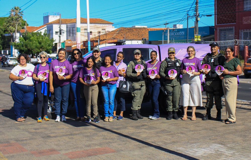 Equipes psicossociais e a Patrulha Maria da Penha participaram da blitz da Sempi, nesta quarta-feira (07), na Av. Frei Serafim