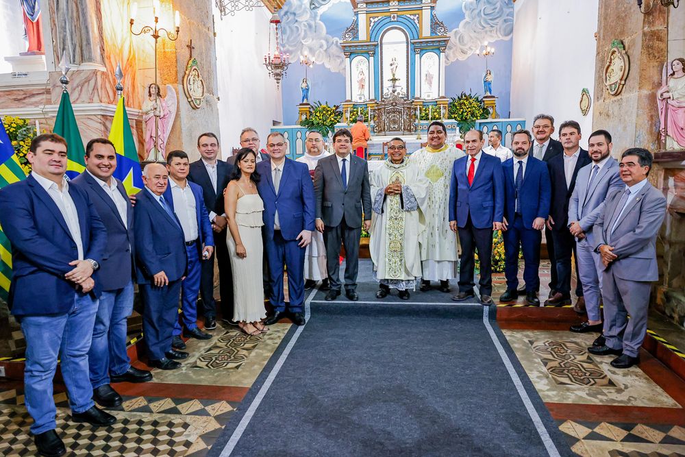 O governador Rafael Fonteles participou da celebração do culto em ação de graças e da missa