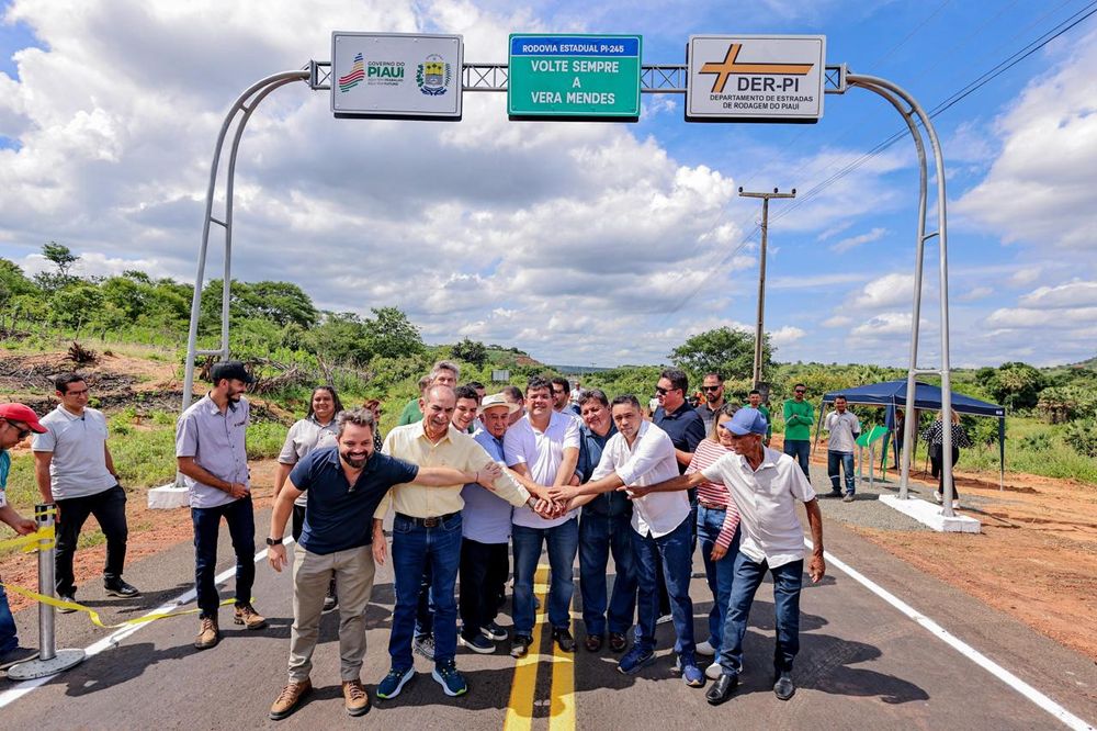 Rafael Fonteles inaugura recuperação da PI 245