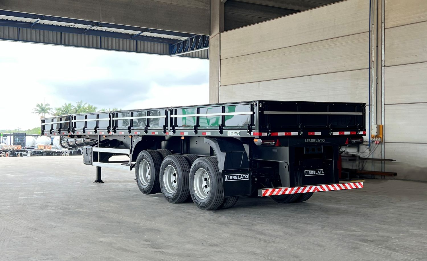 Librelato entrega carreta a cliente contemplado na campanha “Estrada de Prêmios”
