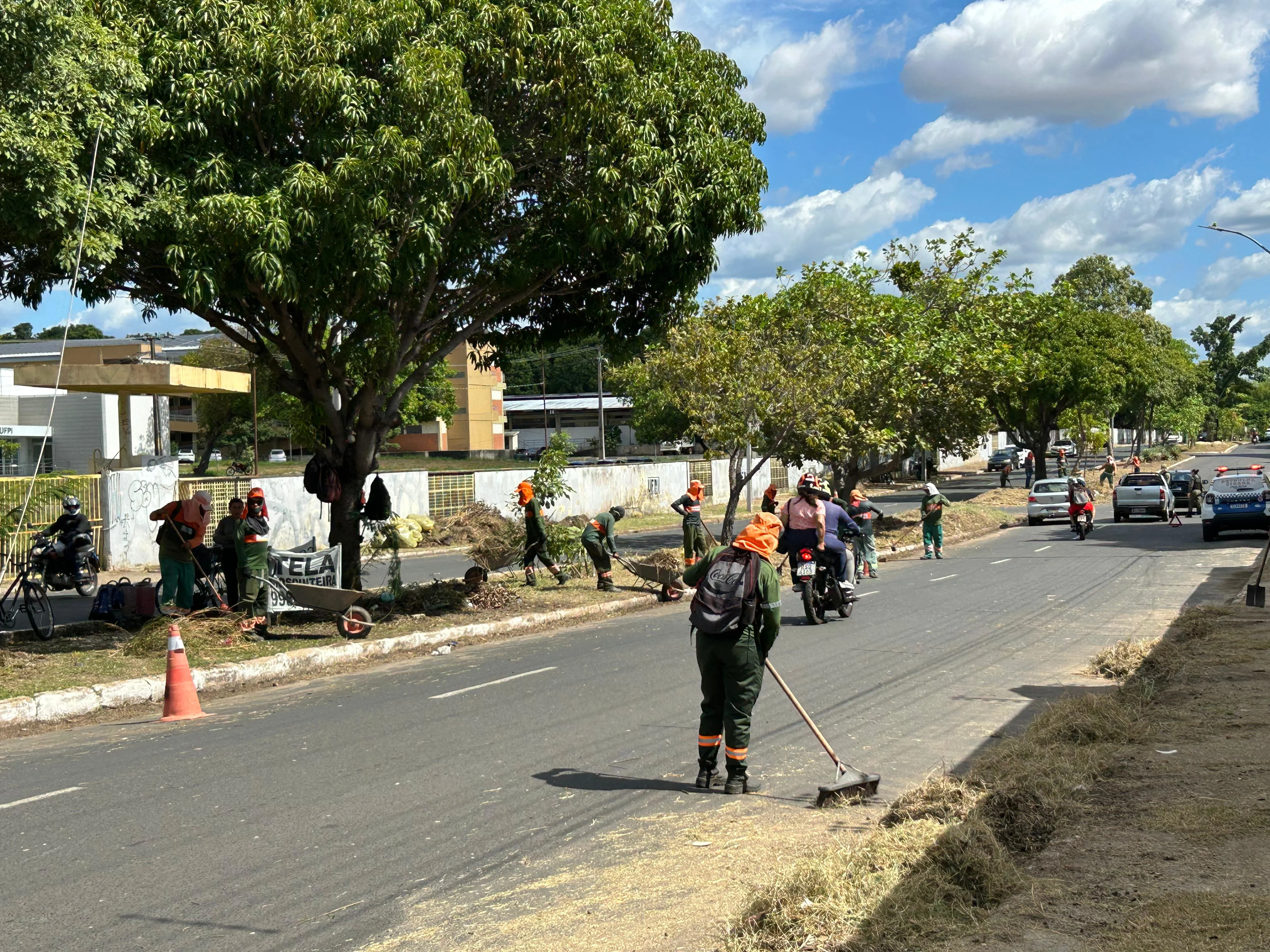 Mutirão de limpeza em Teresina