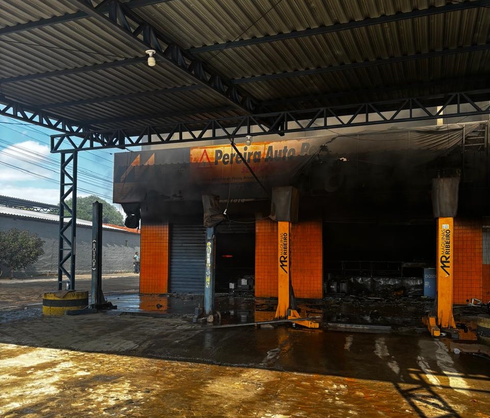 Loja ficou destruída