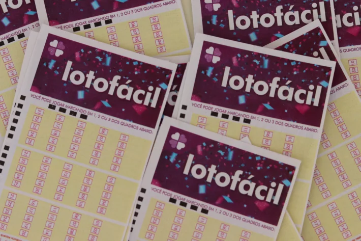 As chances de ganhar o prêmio principal na Lotofácil variam conforme a quantidade de dezenas escolhidas na aposta