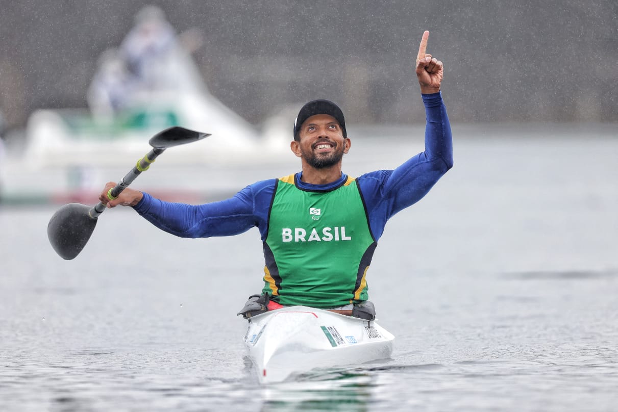 Piauiense Luís Carlos Cardoso garante medalha de prata na canoagem