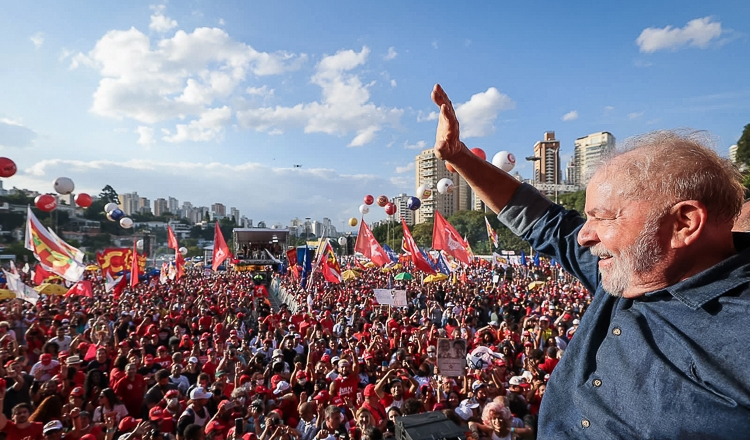 Lula participa de evento no Dia do Trabalhador
