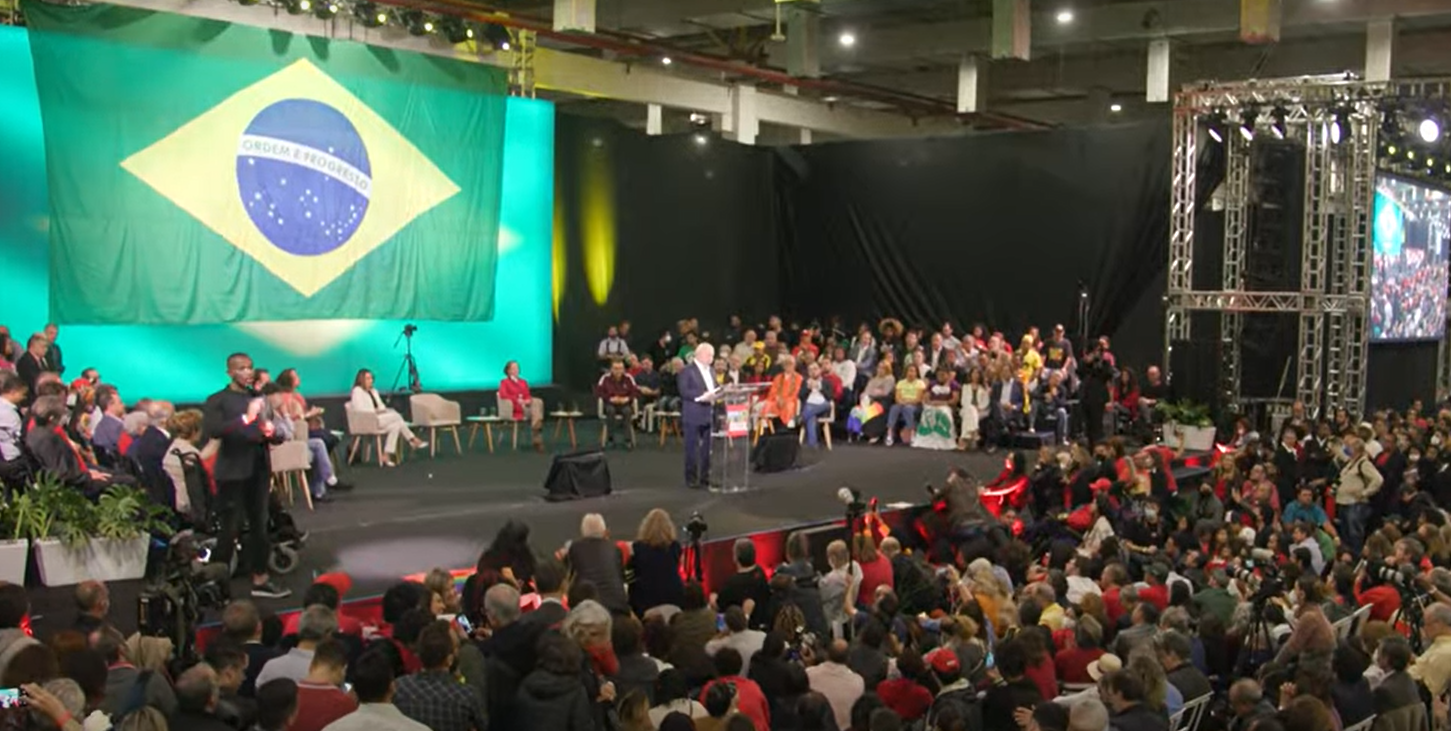 Lula participa de evento de lançamento de pré-candidatura