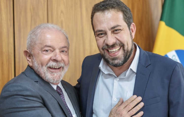 Lula ao lado do deputado federal Guilherme Boulos