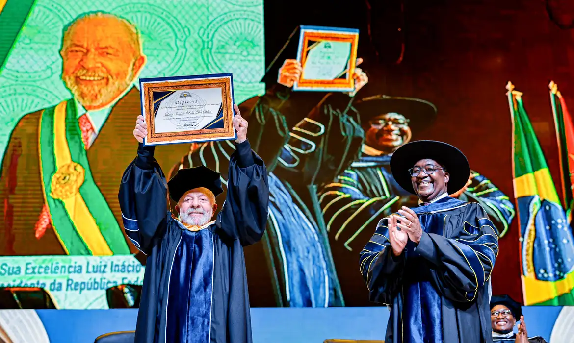 Homenagem reconhece apoio do Brasil para a educação no país africano