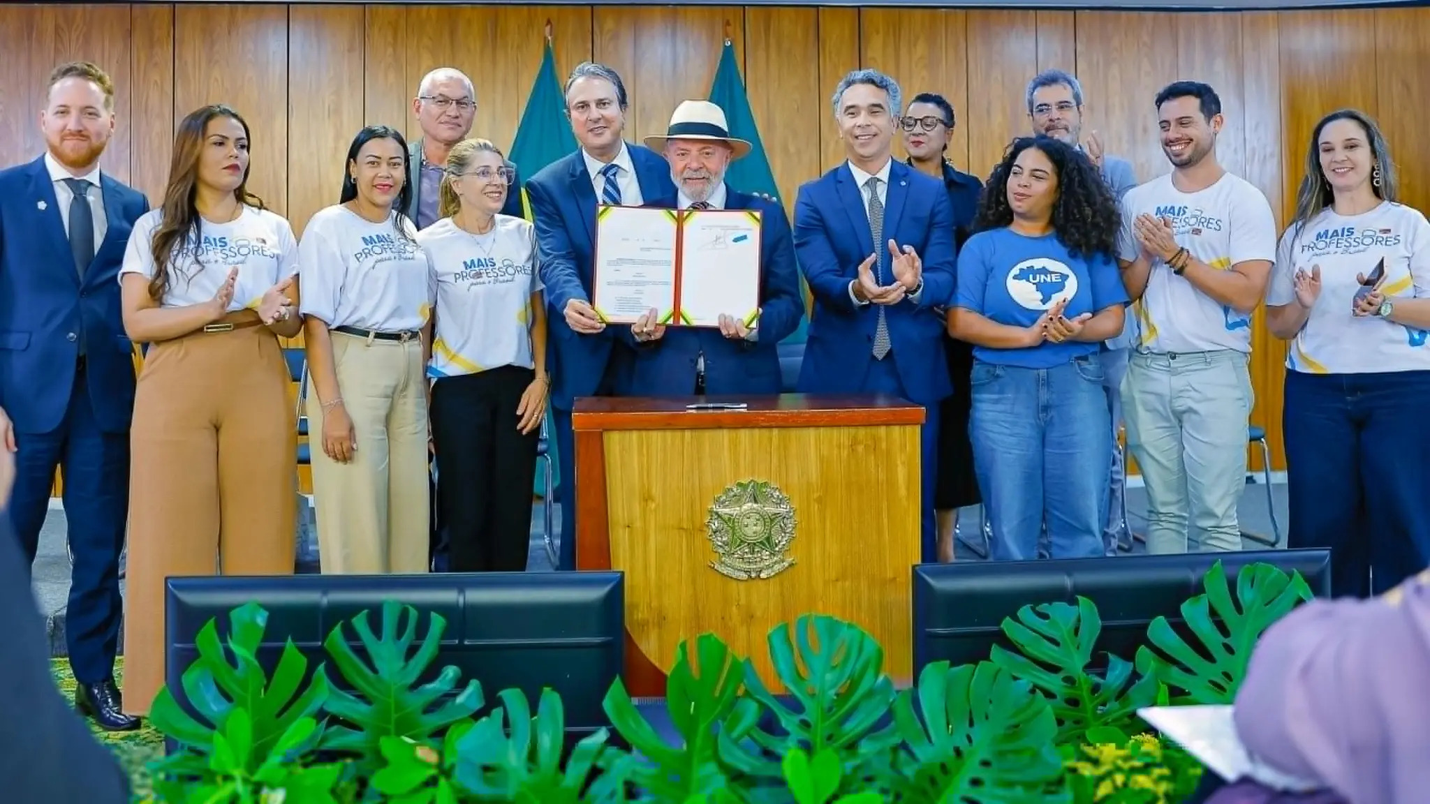 Ministro Camilo Santana, do MEC, e o presidente Lula no lançamento do programa Mais Professores