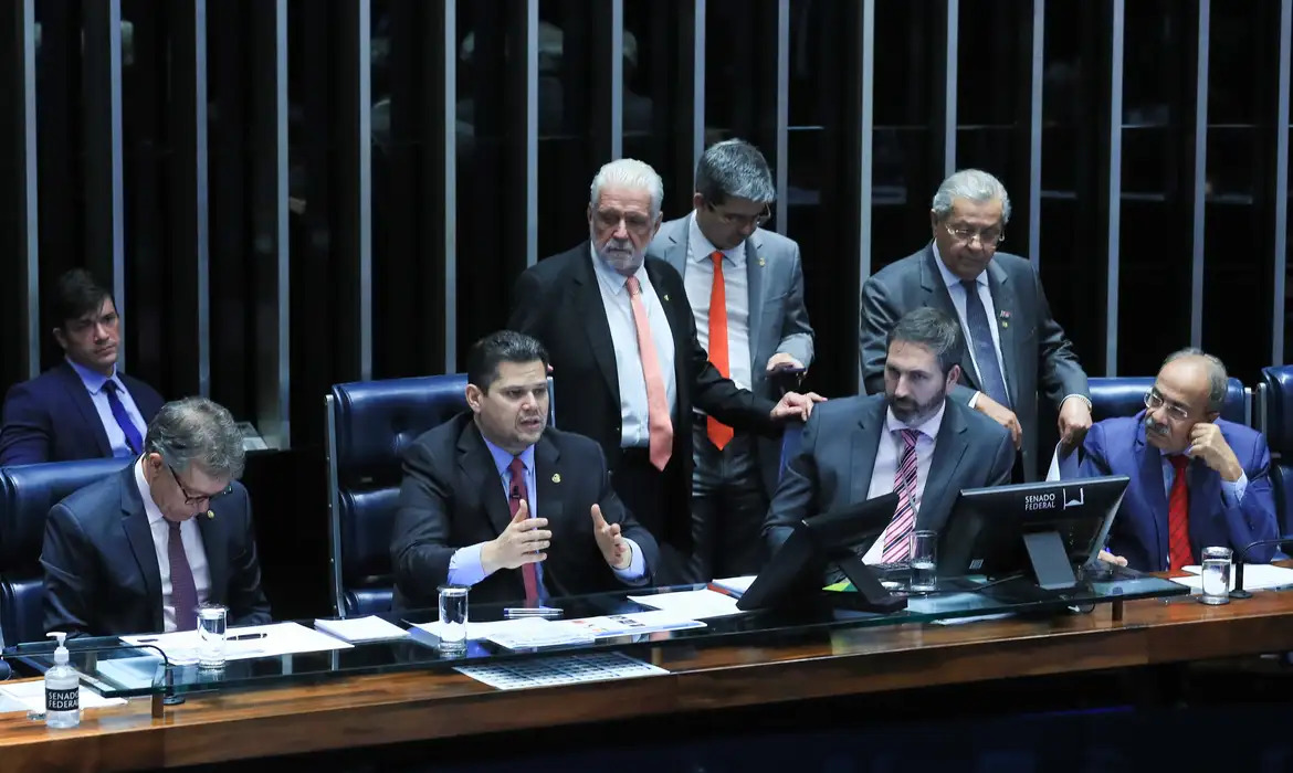 Senadores aprovam PEC que inclui guardas municipais e agentes de trânsito no sistema de segurança pública