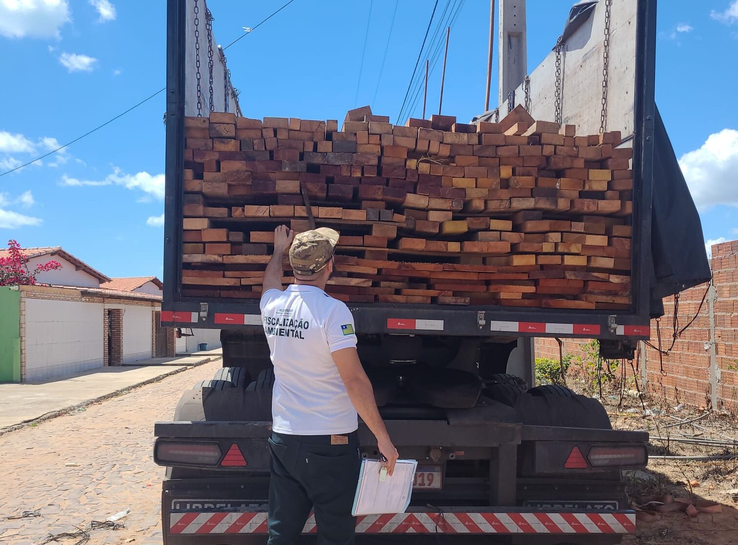 Madeira ilegal foi apreendida durante fiscalização em Parnaíba