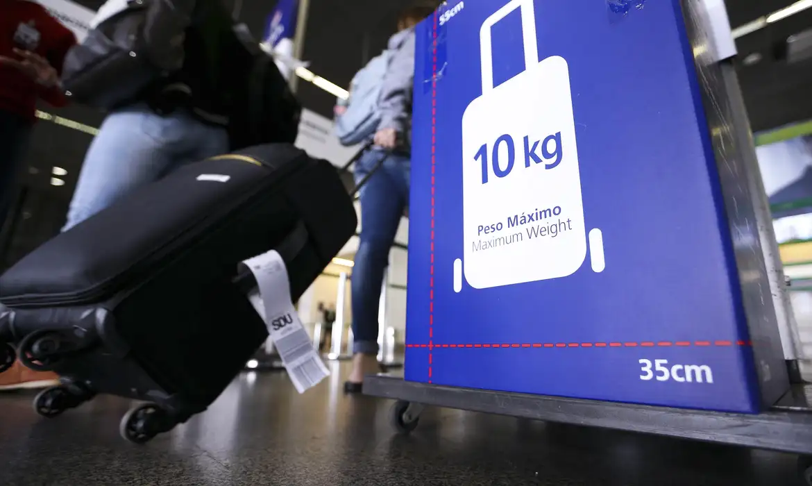 Bagagem de bordo pode ter até 10 quilos