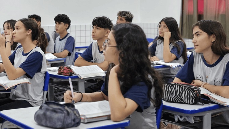 Alunos do Centro Estadual de Tempo Integral (Ceti) Augustinho Brandão