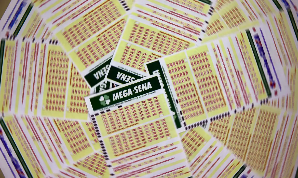 Com prêmio acumulado, Mega-Sena movimenta milhões de apostadores em todo o Brasil