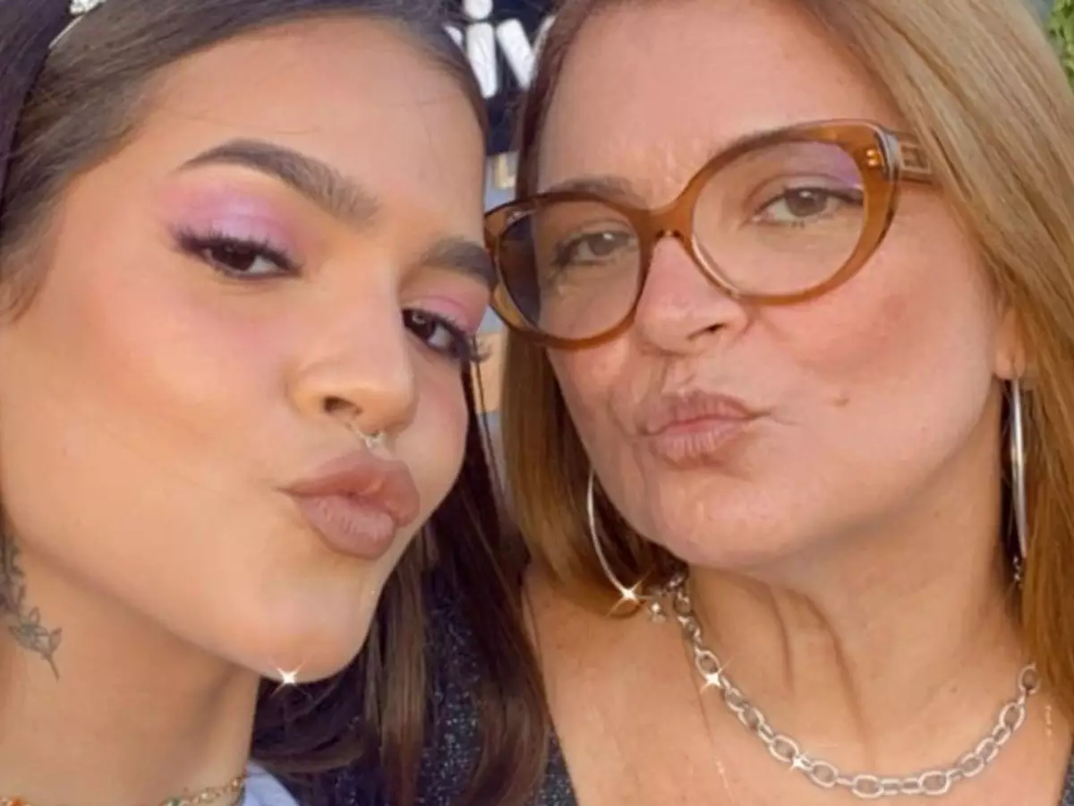 A atriz Mel Maia e a mãe Débora Maia