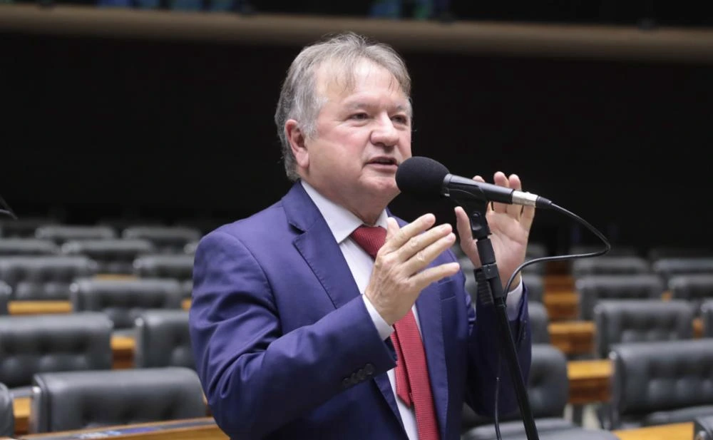 Deputado federal Merlong Solano