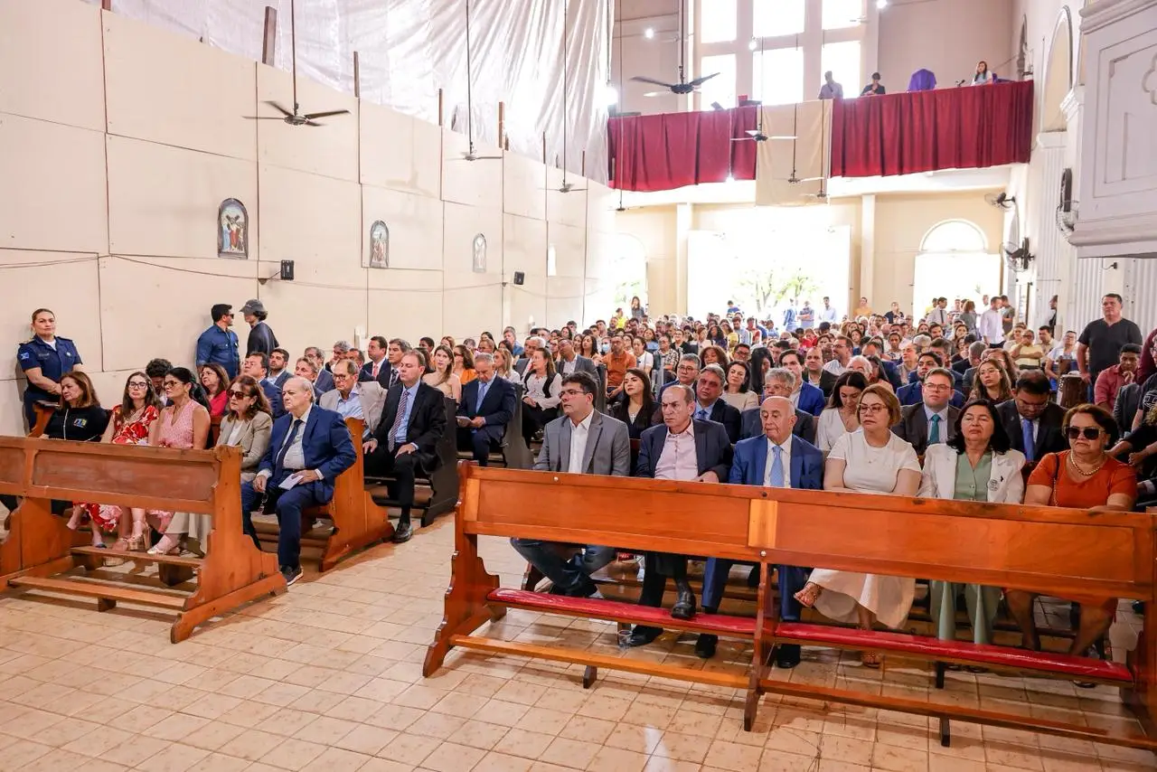 Governador Rafael Fonteles participa da missa em comemoração ao aniversário de Teresina