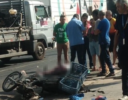 Motociclista morre em acidente na avenida Joaquim Ribeiro