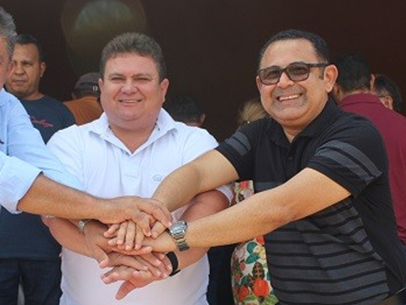 Tairo Moura Mesquita, e o pré-candidato, Auro Aparecido de Carvalho