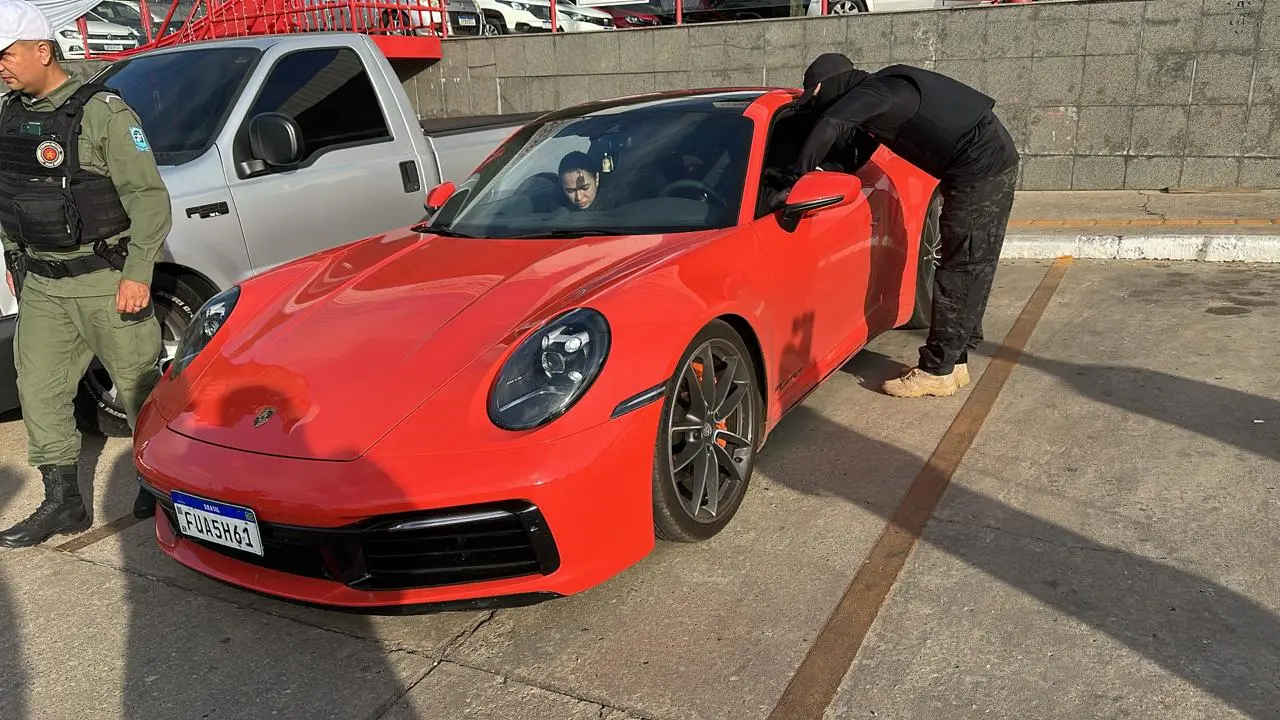 Carros de luxo são apreendidos em operação contra rachas em Teresina