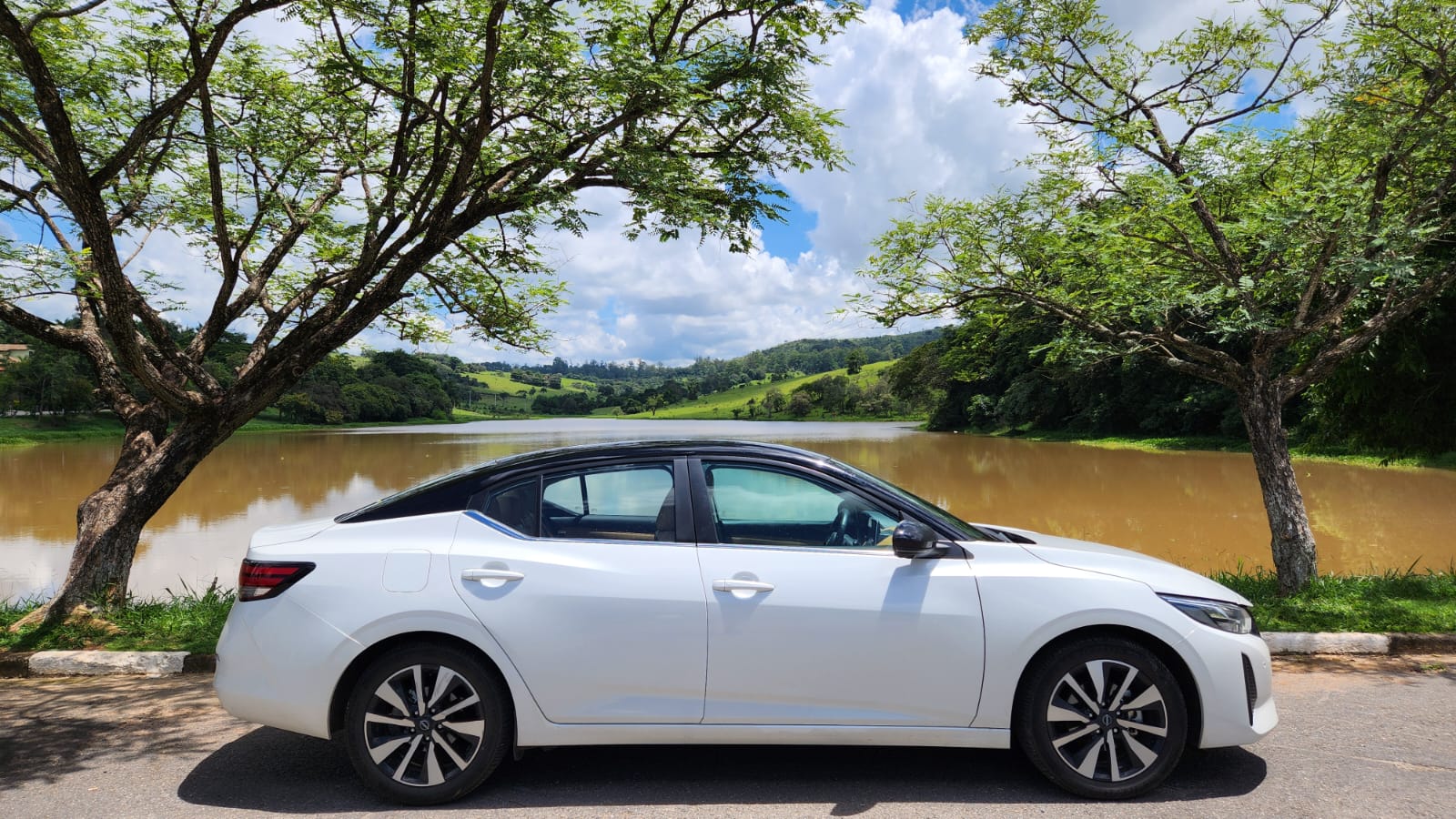 Nissan Sentra 2025 enfrenta os desafios no mercado de sedãs