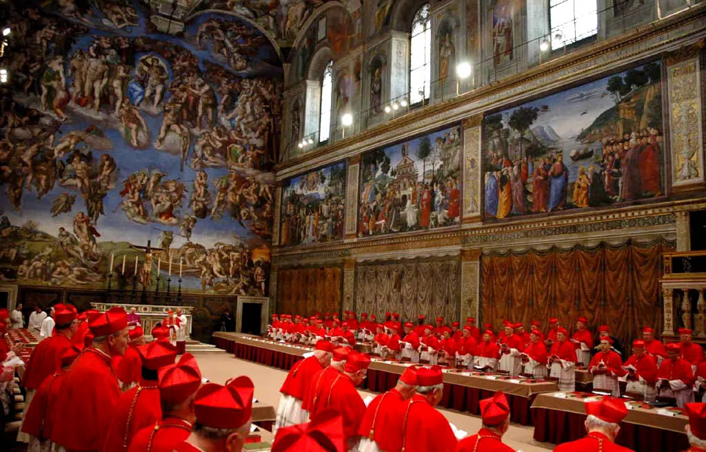 Cardeais reunidos na Capela Sistina para a eleição do futuro Papa, em 2013