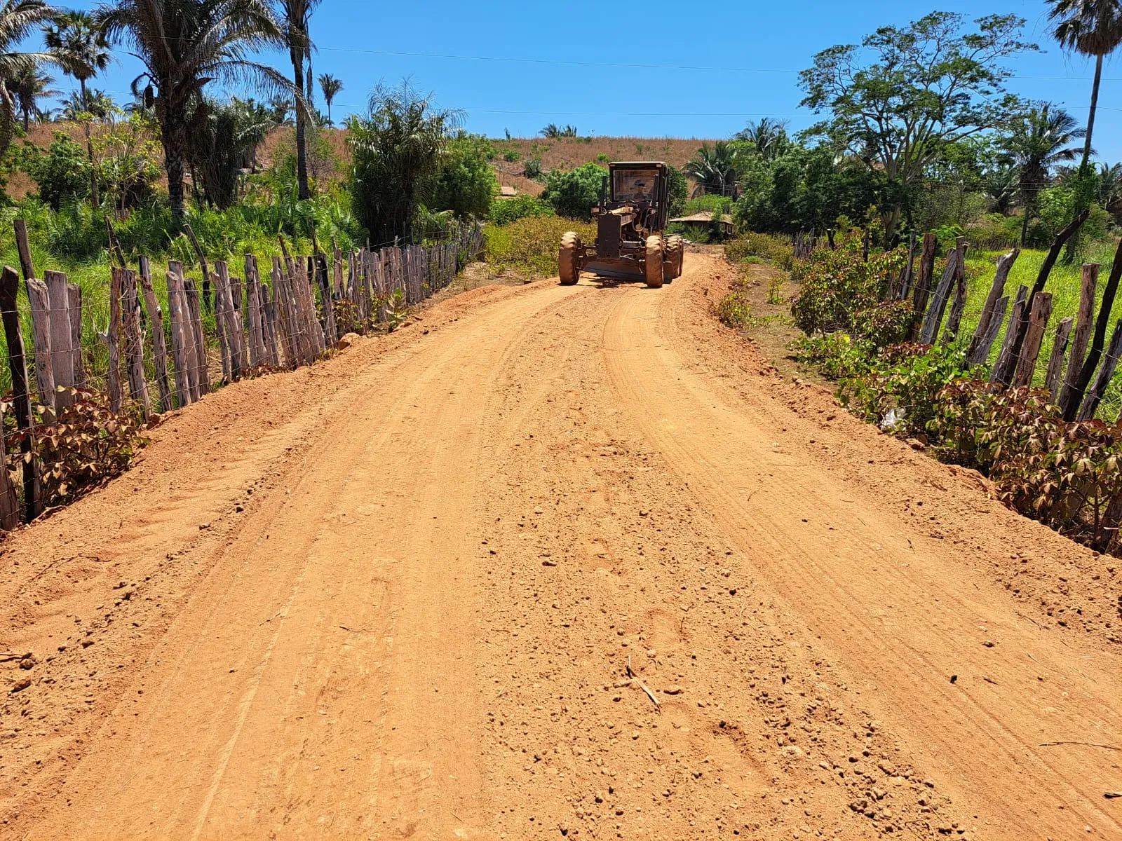 Moradores da zona rural de São João do Arraial são beneficiados com recuperação de estrada