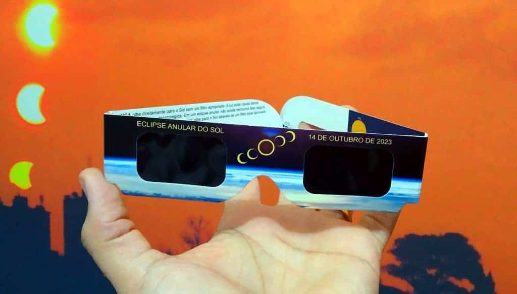 Óculos para eclipse solar