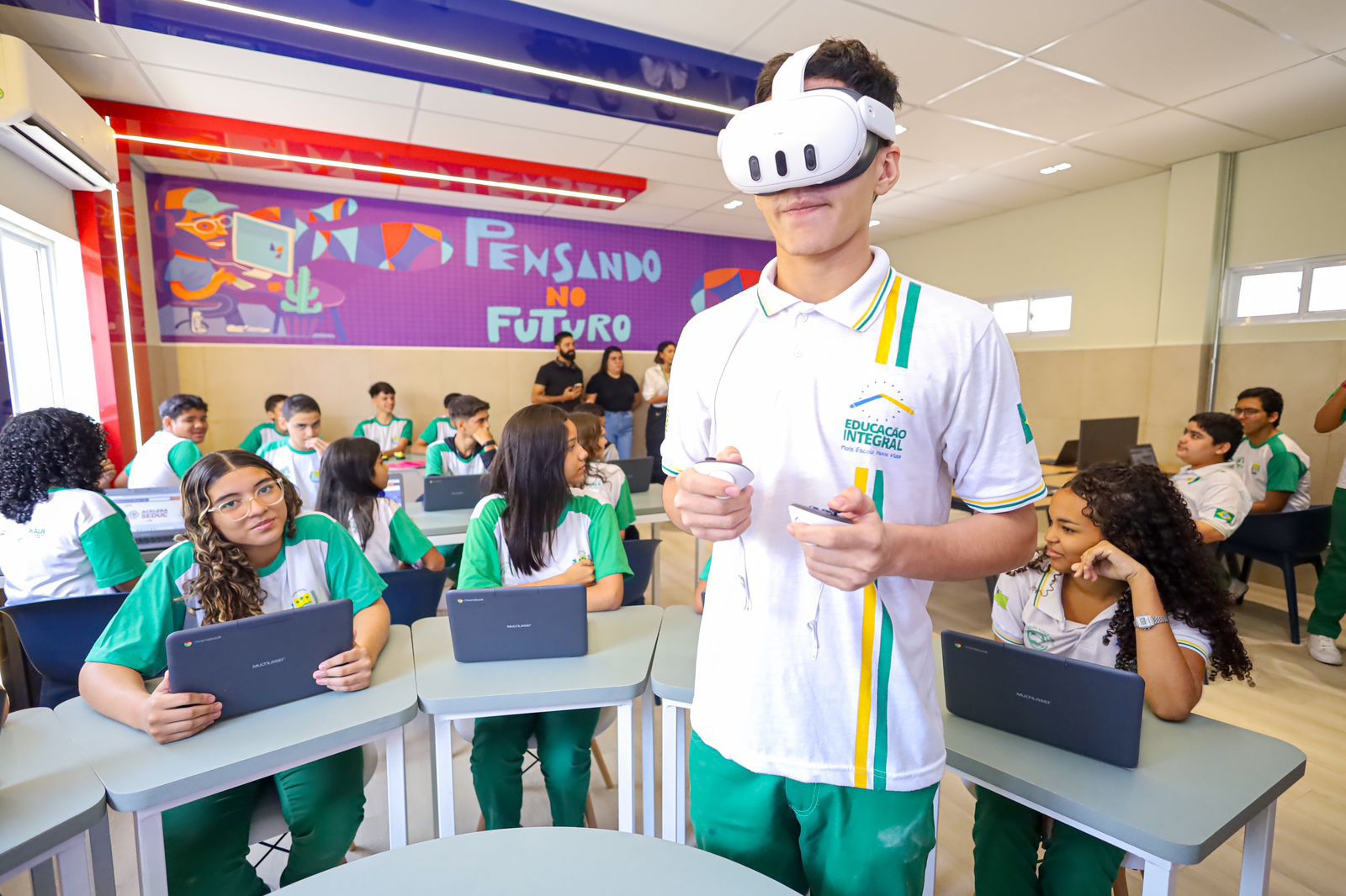 Óculos de realidade virtual é utilizado nas aulas das escolas da rede estadual do Piauí