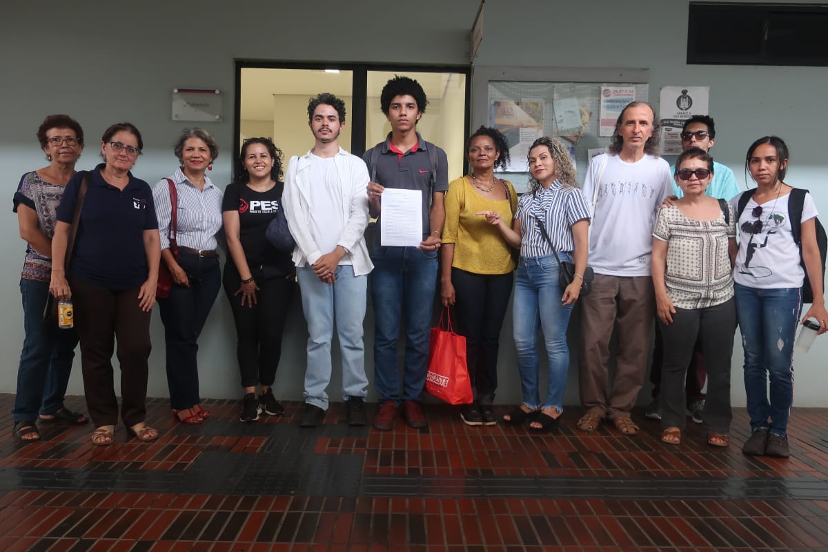 Representantes do Ocupe Frei Serafim foram recebidos por vereadores após manifestação em frente à CMT