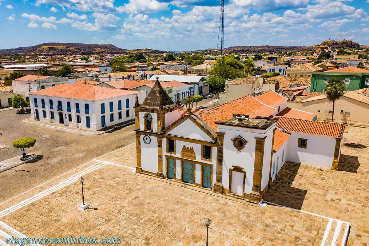 Vista aérea da Catedral Nossa Senhora da Vitória e Museu da Arte Sacra em Oeiras