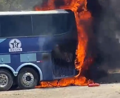 Ônibus e carretas pegam fogo no Dirceu