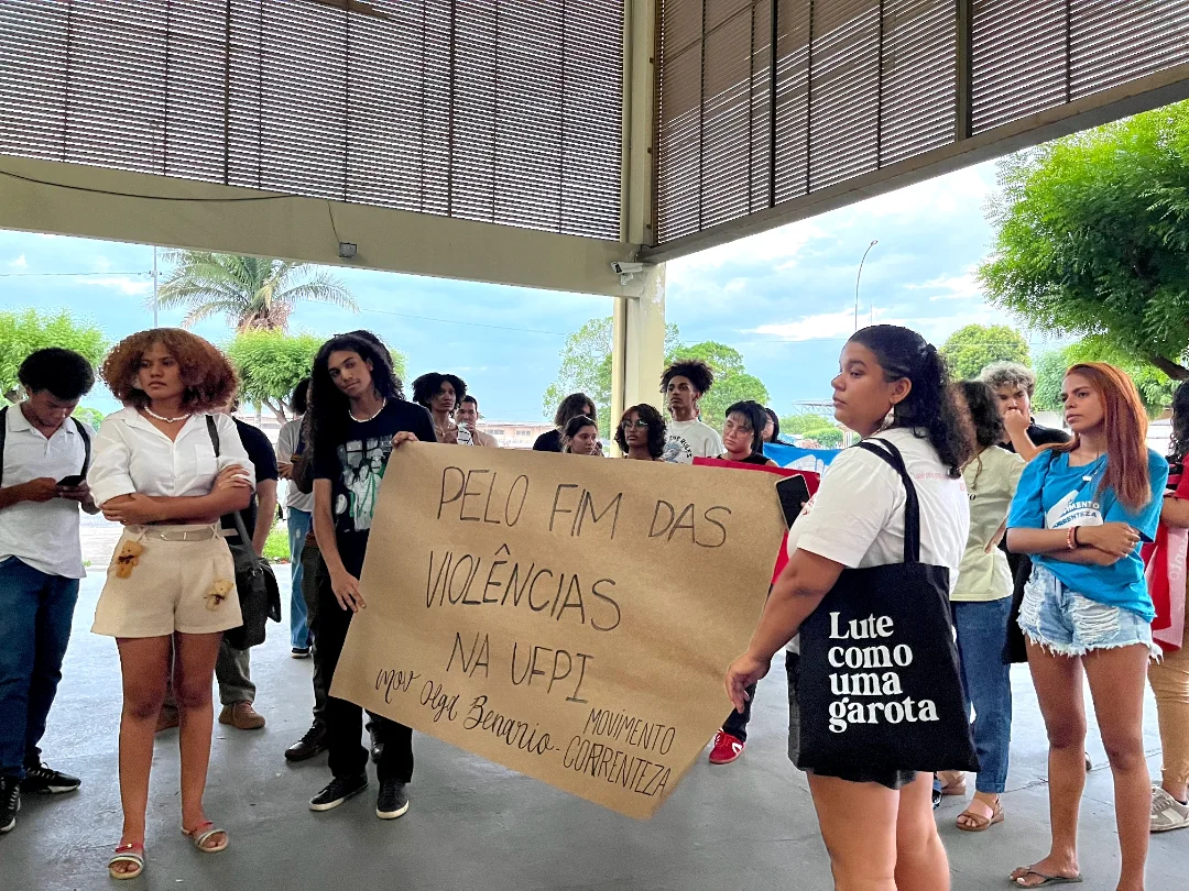 Ato do Movimento Correnteza e Movimento de Mulheres Olga Benario, no Centro Acadêmico de Moda da UFPI
