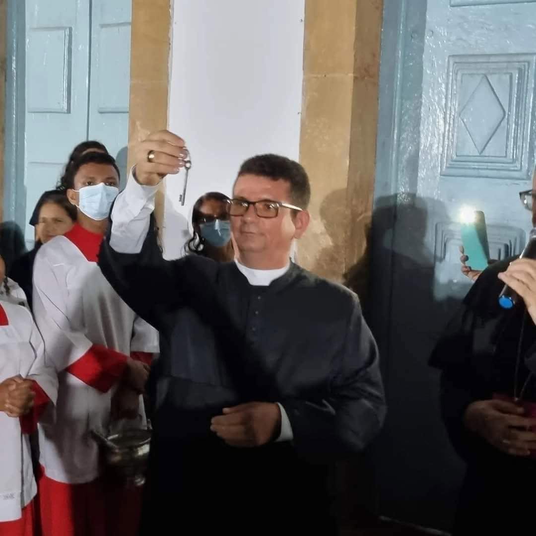 O padre saiu de Oeiras por volta das 9h, acompanhado de um familiar