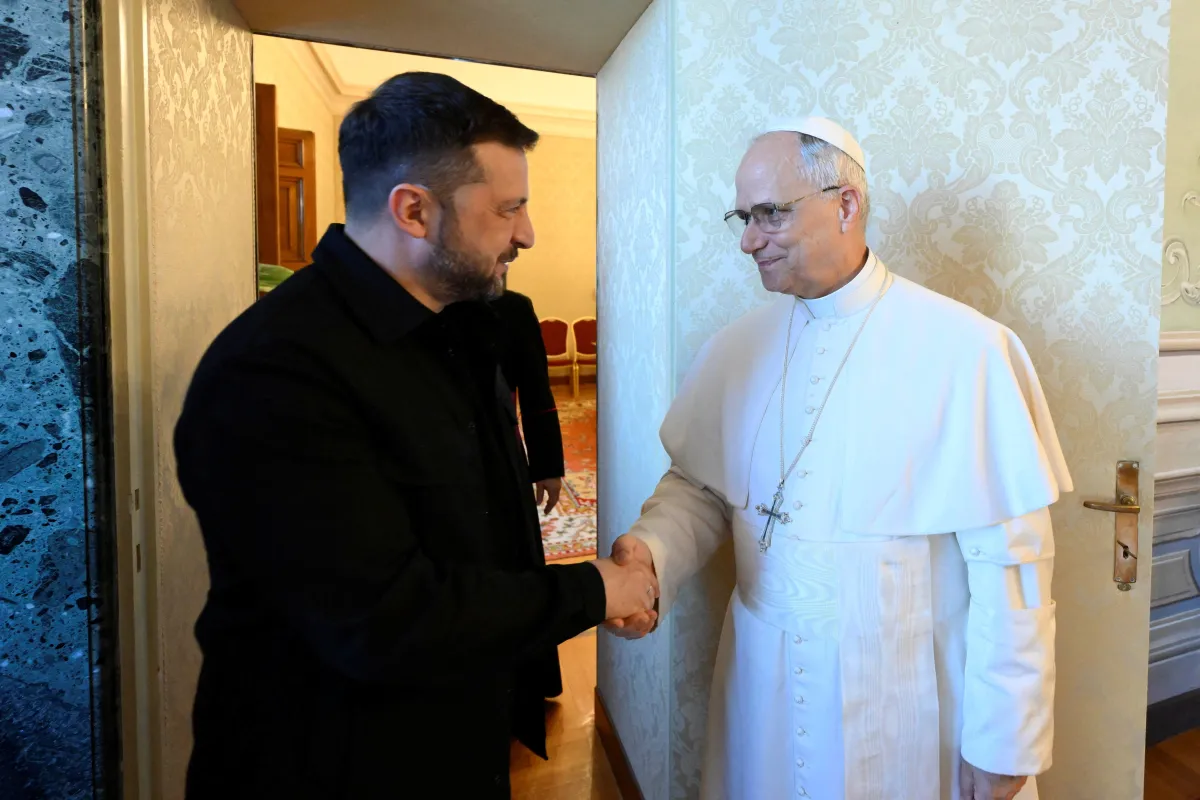 Papa Leão propõe Vaticano como sede para negociações de paz; Zelenskiy discute acordo duradouro