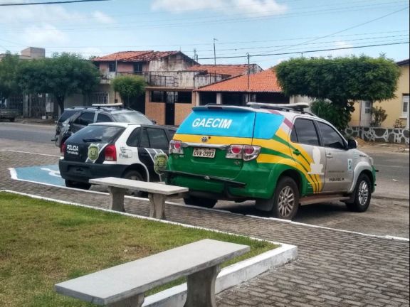 Viaturas que conduziram o agressor em Parnaíba