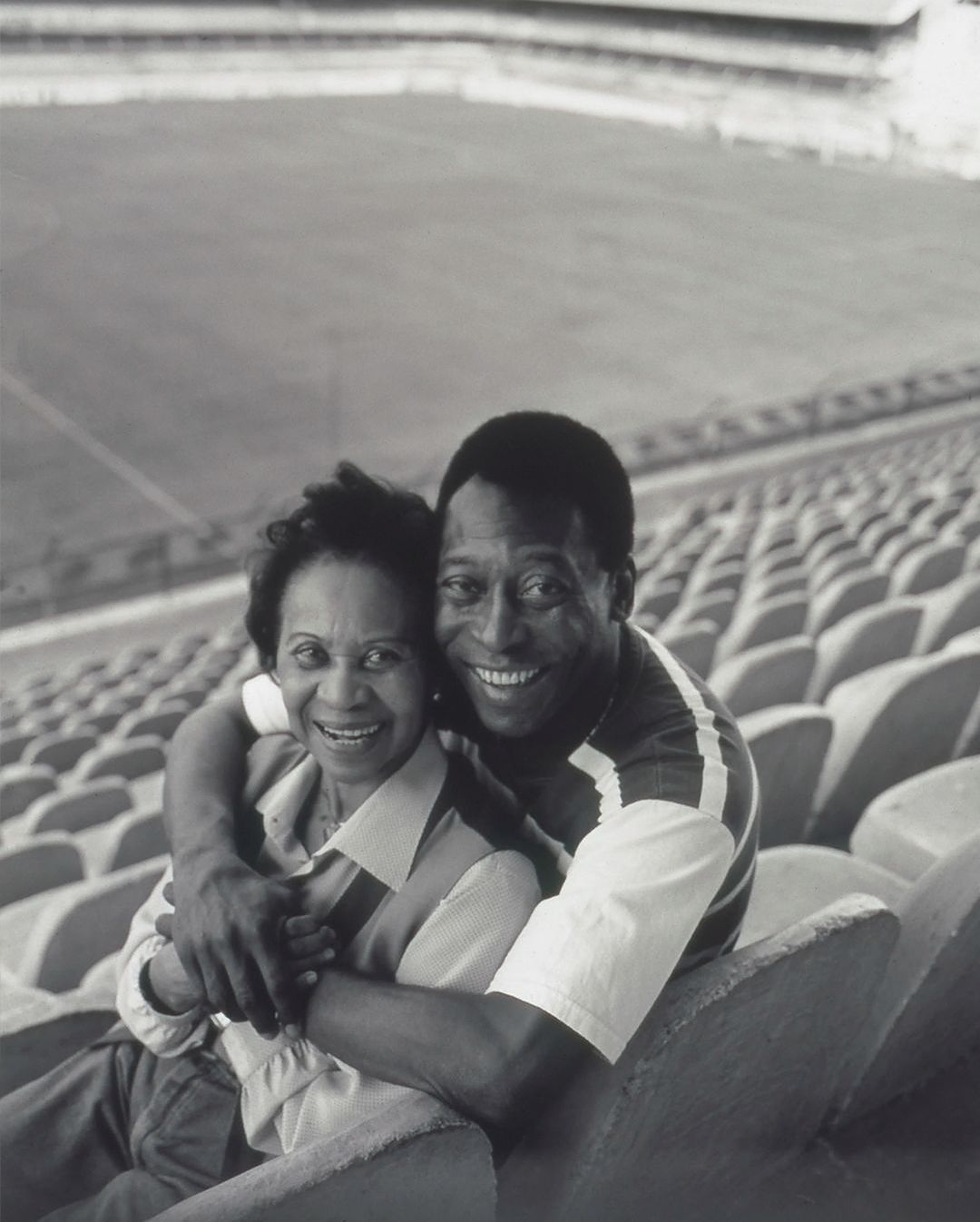 Dona Celeste e seu filho Pelé