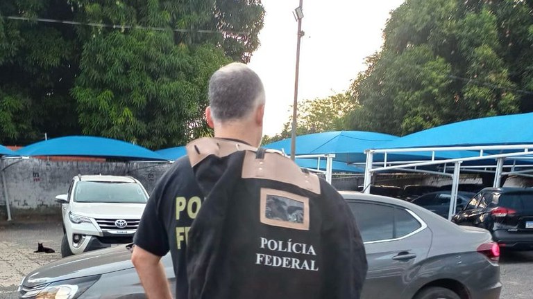 Polícia Federal cumpre mandados em Cajueiro da Praia