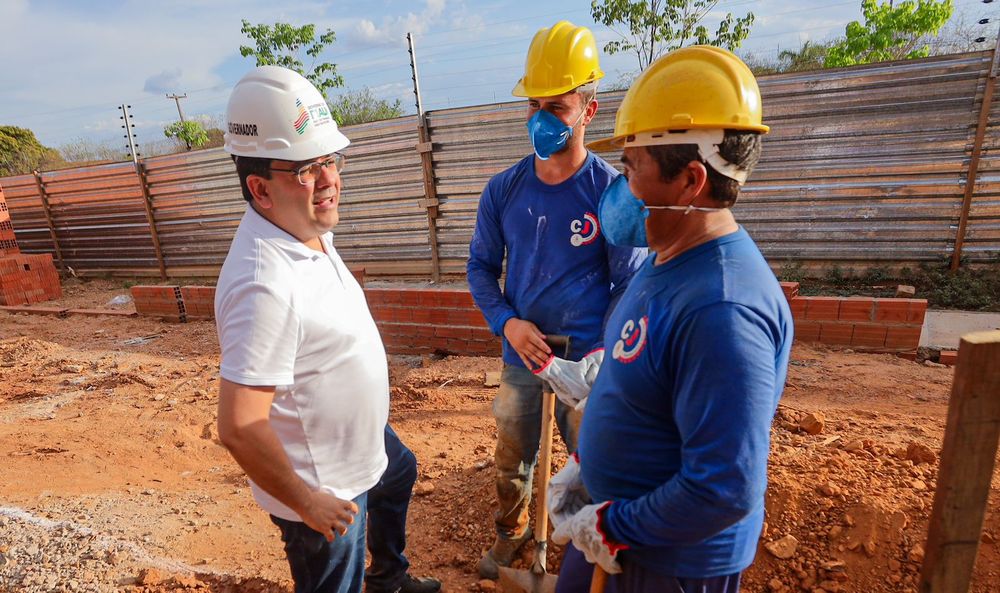 Governador visita obras em Picos