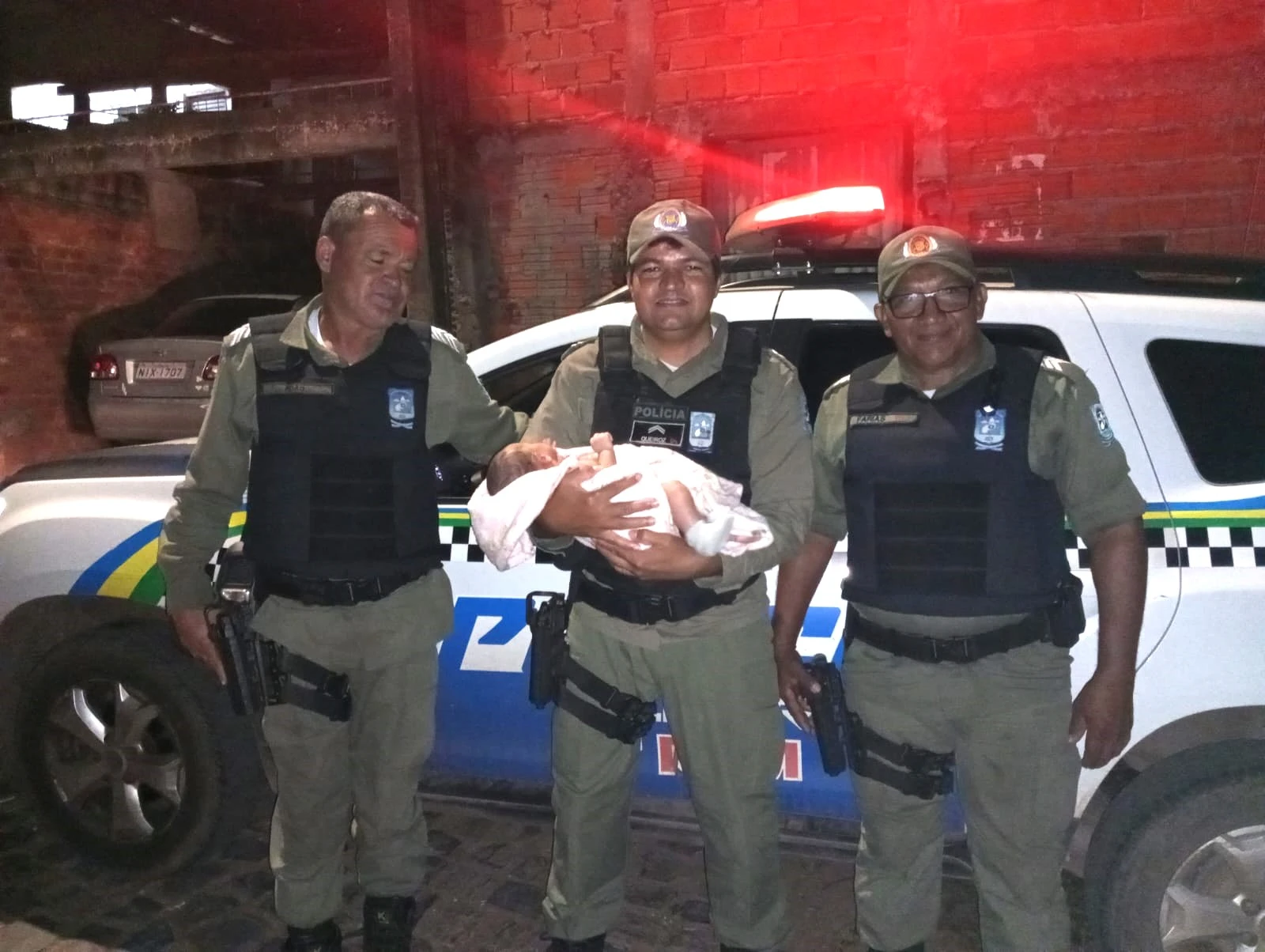 Policiais militares do 5° Batalhão do Piauí salvaram a vida de um recém-nascido que se engasgou com leite materno