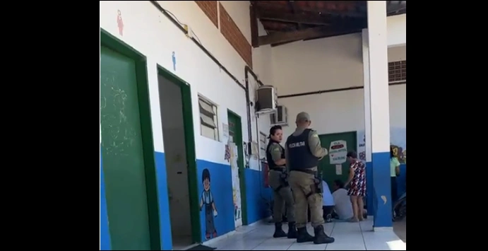 Homem ameaça mulher com facão dentro de escola municipal em Parnaíba