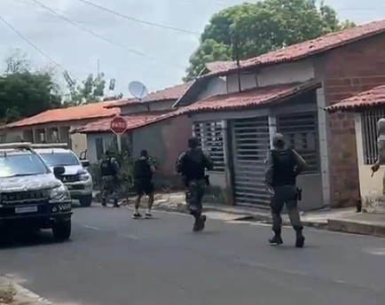 Dois PMs são esfaqueados durante abordagem em União