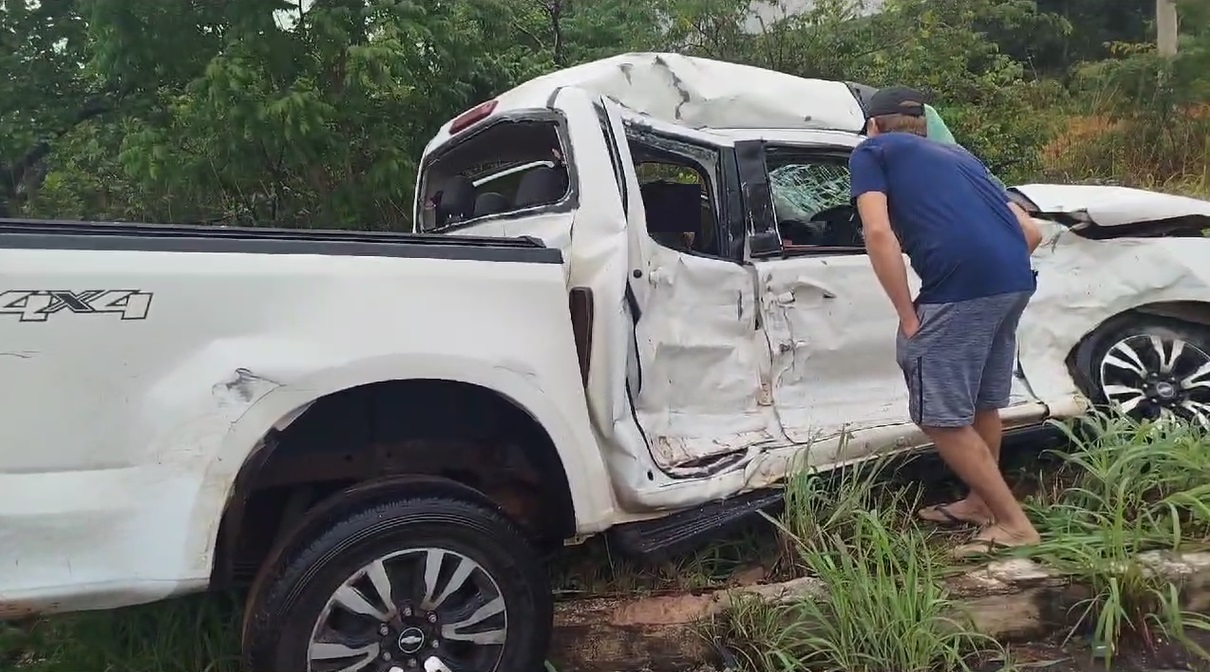 Acidente na BR-242 deixa um morto e um ferido entre Barreiras e Luís Eduardo Magalhães, na Bahia