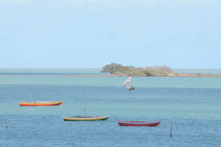 Praia do Itan mantém seu caráter natural e voltado ao ecoturismo