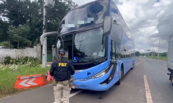 A mãe da vítima acionou a PRF, que abordou o veículo onde a adolescente estava